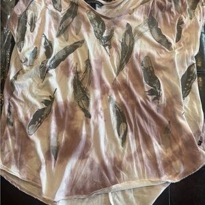 - Rock n Republic Feather  Print Pink and Gray Top with glitter size XL